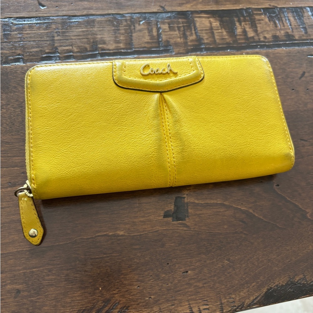 SOLD ❌Rare Vintage Coach Lemon Yellow Women's Wallet